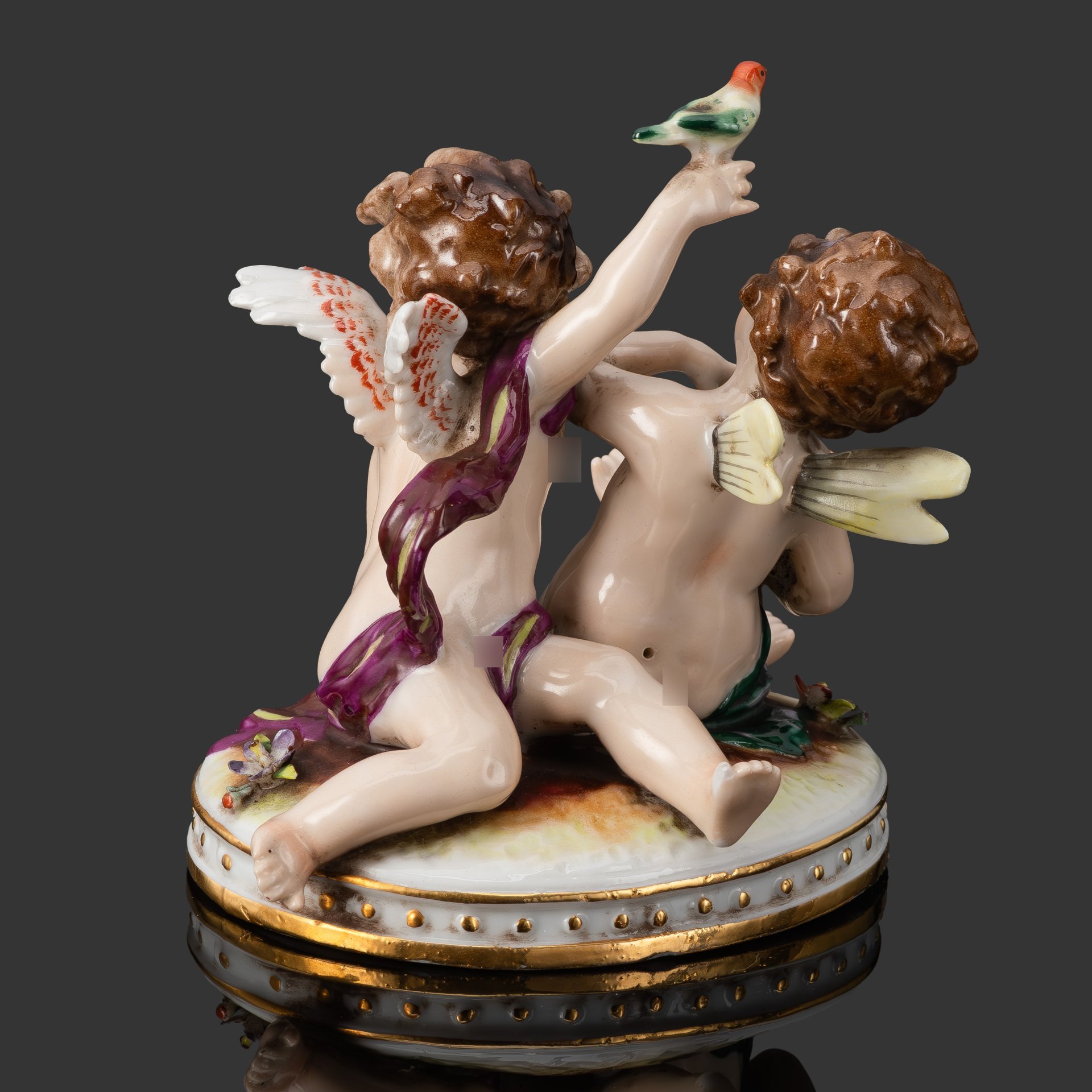 Статуэтка "Игра путти с птицей", Фарфоровая мануфактура Людвигсбург, фарфор, роспись, золочение, Германия, 1948-1990 гг.