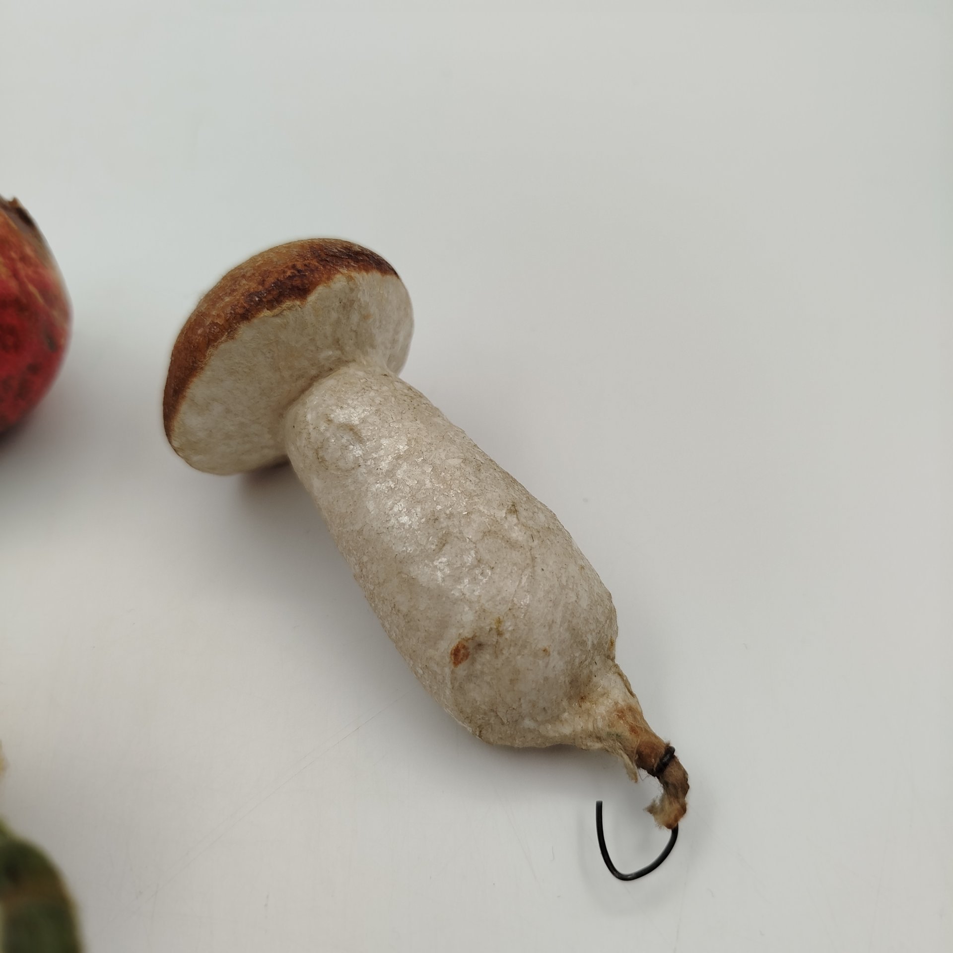 Набор из 2-х елочных игрушек "Яблоко, груша и гриб", вата, роспись, ткань, СССР, 1930-1950 гг.