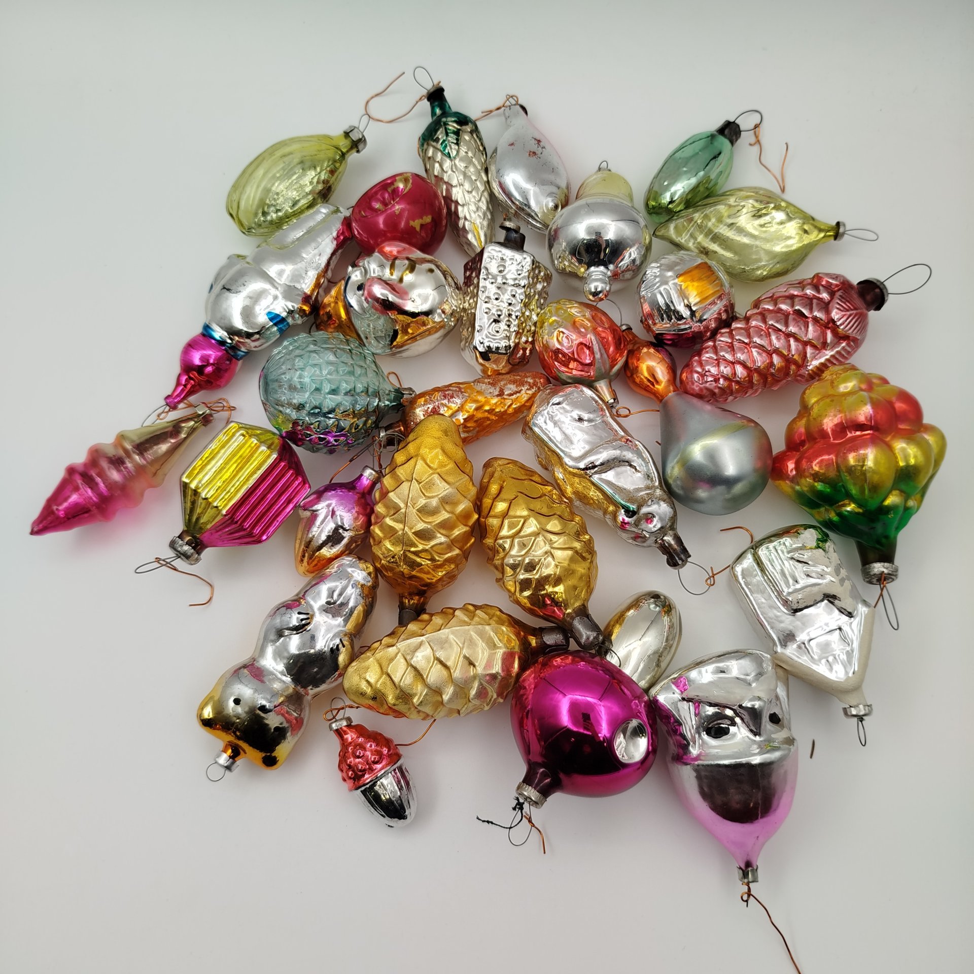 Набор из 42-х подвесных елочных игрушек различных форм и расцветок (в подборе), стекло, краска, металл, СССР, 1960-1990 гг.