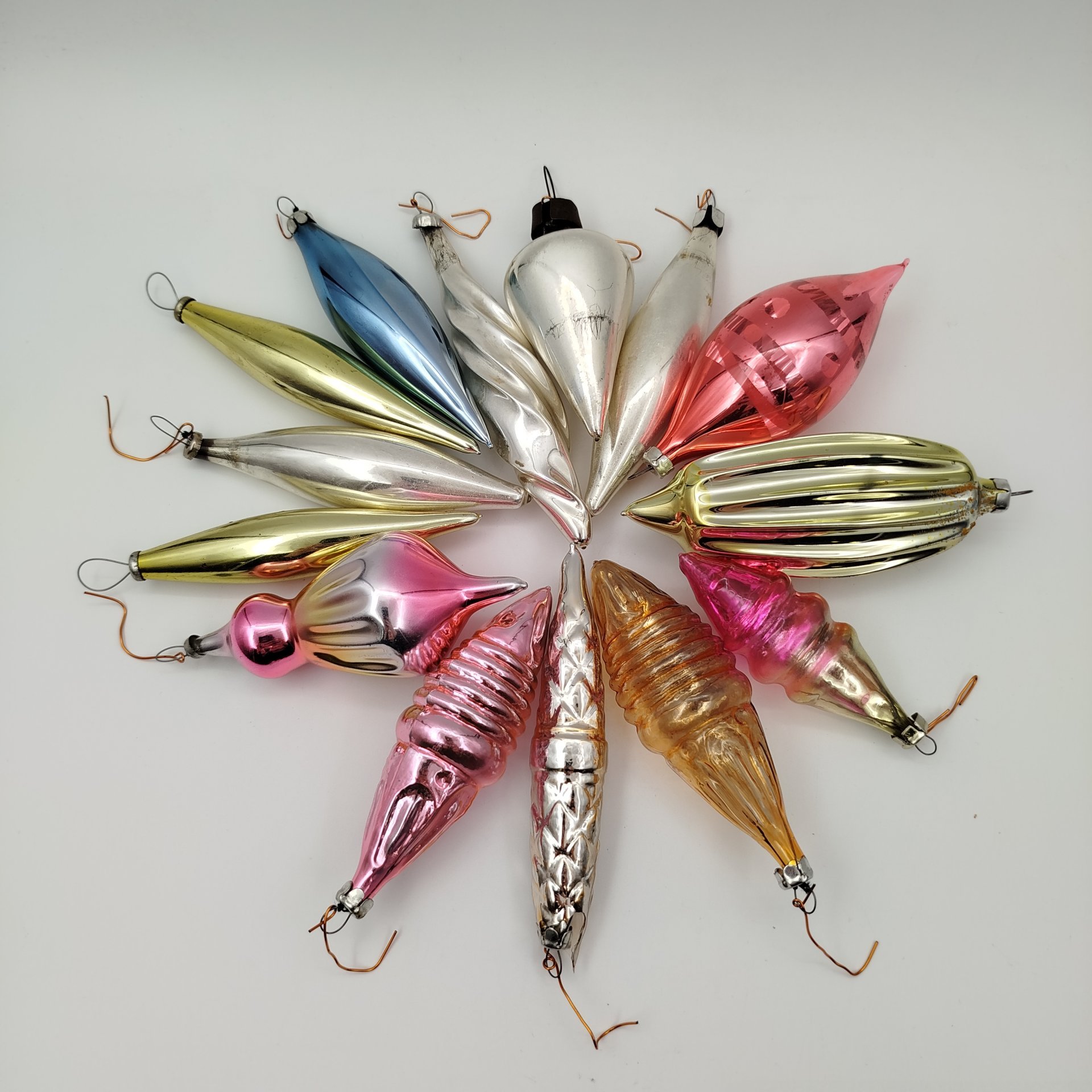 Набор из 42-х подвесных елочных игрушек различных форм и расцветок (в подборе), стекло, краска, металл, СССР, 1960-1990 гг.