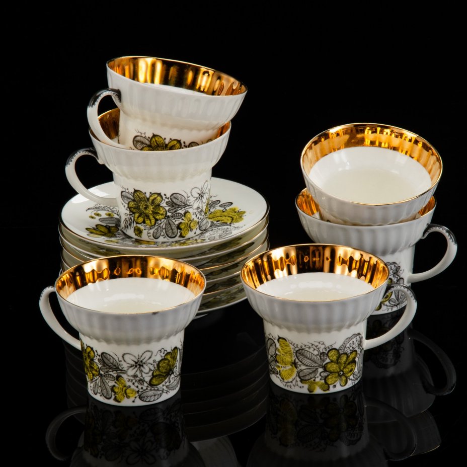 Набор из шести чайных пар "Русское кружево", автор формы "Волна" Криммер Э.М., автор рисунка Беспалова-Михалева Т.Н., фарфор, деколь, золочение, Ленинградский фарфоровый завод (ЛФЗ), СССР, 1970-1992 гг.