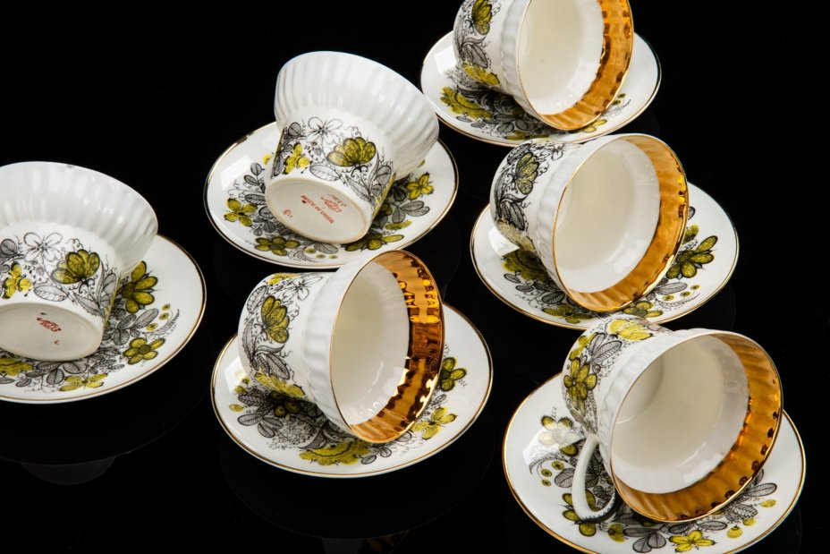 Набор из шести чайных пар "Русское кружево", автор формы "Волна" Криммер Э.М., автор рисунка Беспалова-Михалева Т.Н., фарфор, деколь, золочение, Ленинградский фарфоровый завод (ЛФЗ), СССР, 1970-1992 гг.