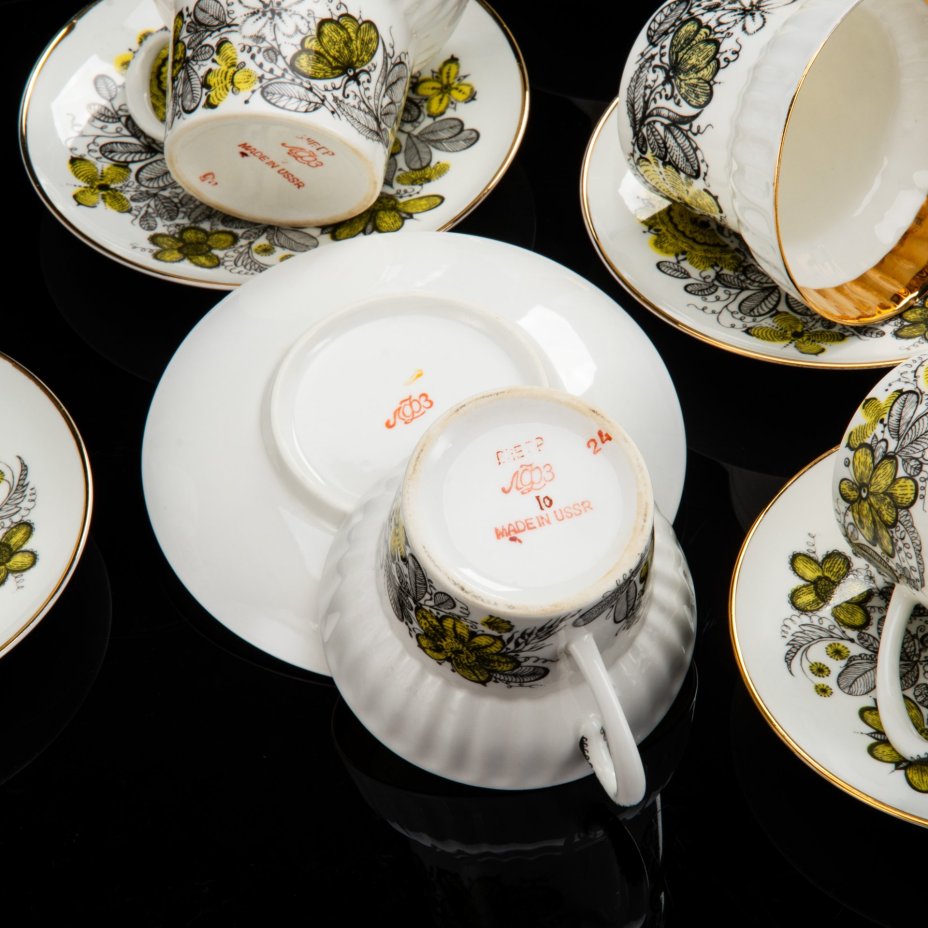 Набор из шести чайных пар "Русское кружево", автор формы "Волна" Криммер Э.М., автор рисунка Беспалова-Михалева Т.Н., фарфор, деколь, золочение, Ленинградский фарфоровый завод (ЛФЗ), СССР, 1970-1992 гг.