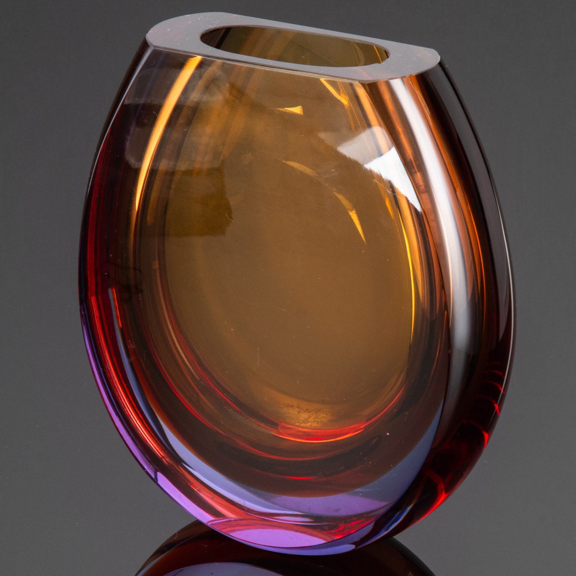 [Редкая расцветка] Ваза "Подкова", автор Е.В. Яновская, хрусталь, широкая грань, полировка, Ленинградский завод художественного стекла (ЛЗХС), СССР, 1960-1970 гг.