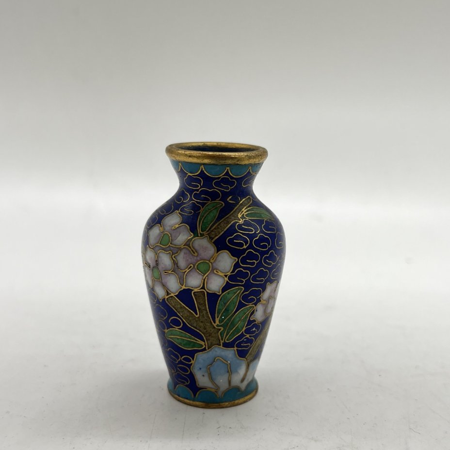 Вазочка миниатюрная в технике клуазоне с изображением ветки с цветами, латунь, перегородчатая эмаль, Китай, 1960-1980 гг.