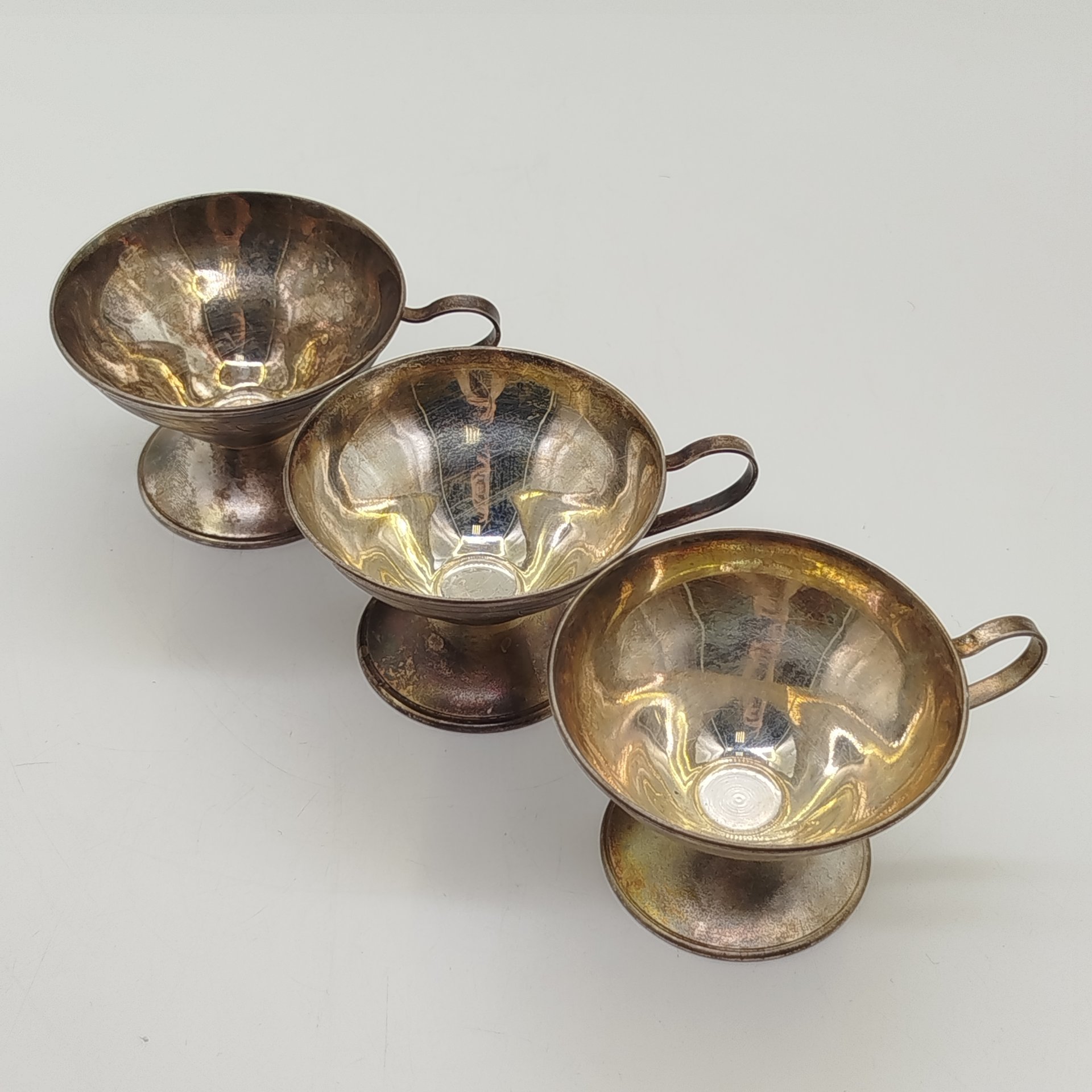 Набор из 3-х кофейных чашек, украшенных растительным декором