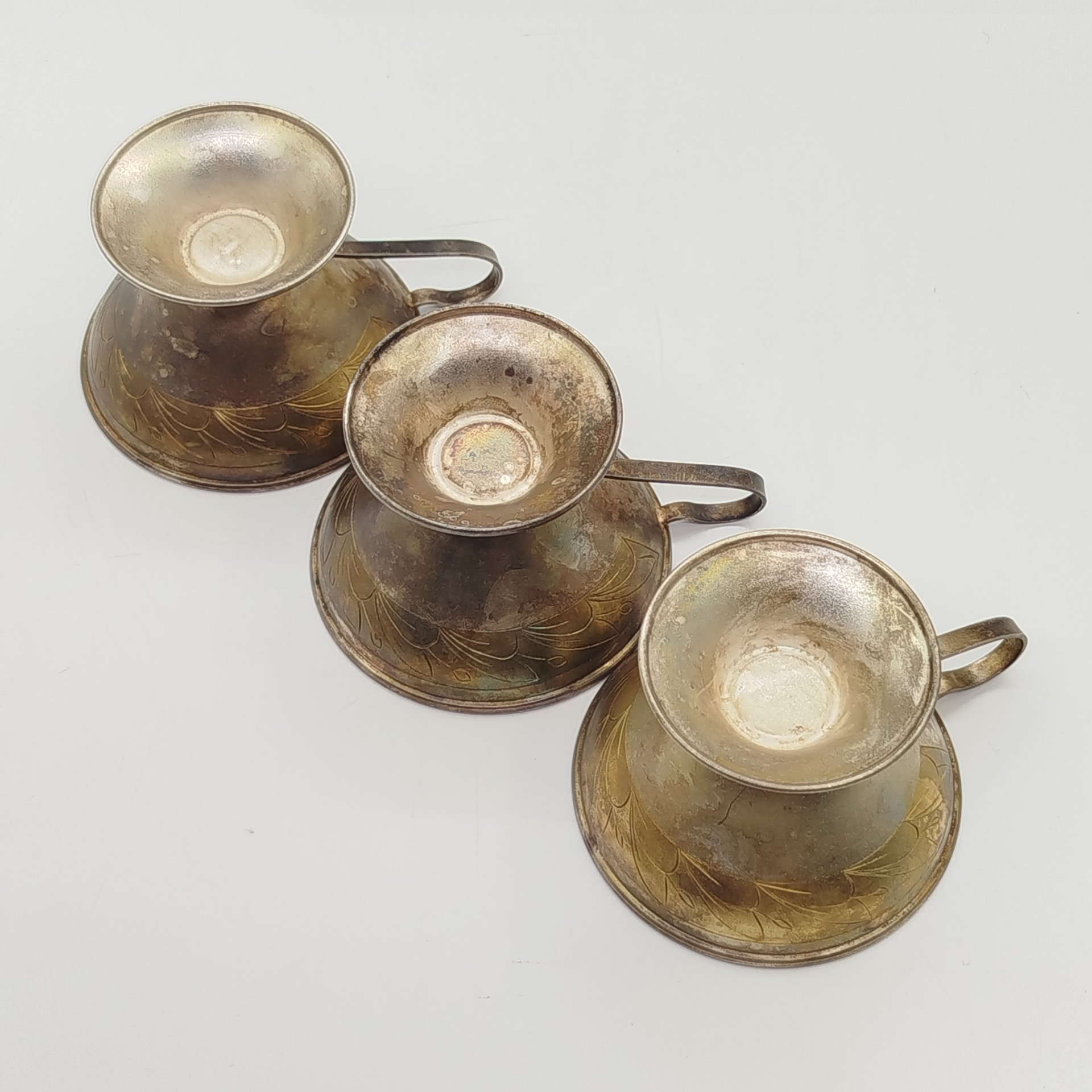 Набор из 3-х кофейных чашек, украшенных растительным декором