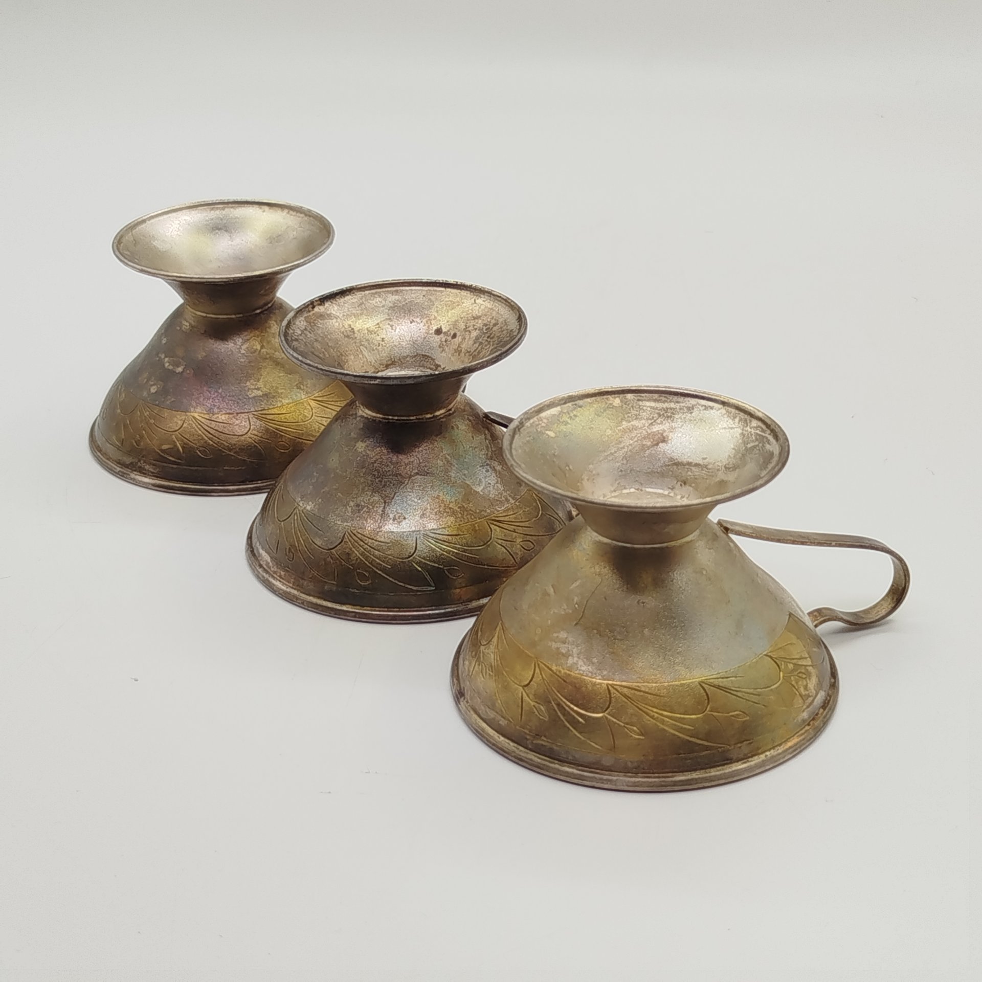 Набор из 3-х кофейных чашек, украшенных растительным декором