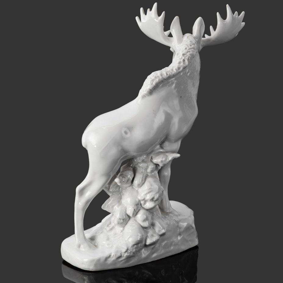 Статуэтка "Лось", скульптор Б.Я. Воробьёв, фарфор, Ленинградский фарфоровый завод (ЛФЗ), СССР, 1950-1960 гг.