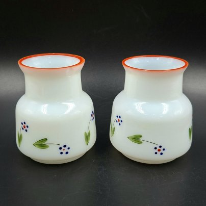 Вазочки парные с цветочным декором, стекло, молочное, роспись, СССР, 1970-1990 гг.