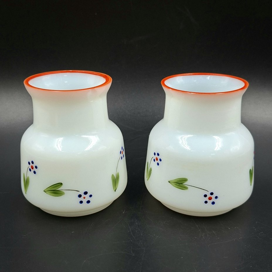 Вазочки парные с цветочным декором, стекло, молочное, роспись, СССР, 1970-1990 гг.
