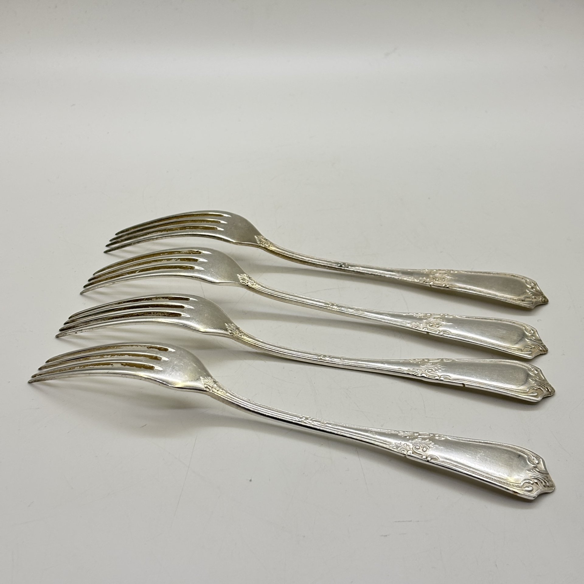 Набор из 4-х вилок с растительным декором, мНЦ (медь-никель-цинк), Киевский завод столовых приборов и посуды им. Дзержинского (ЗiД, ЗиД), СССР, 1950-1960 гг.