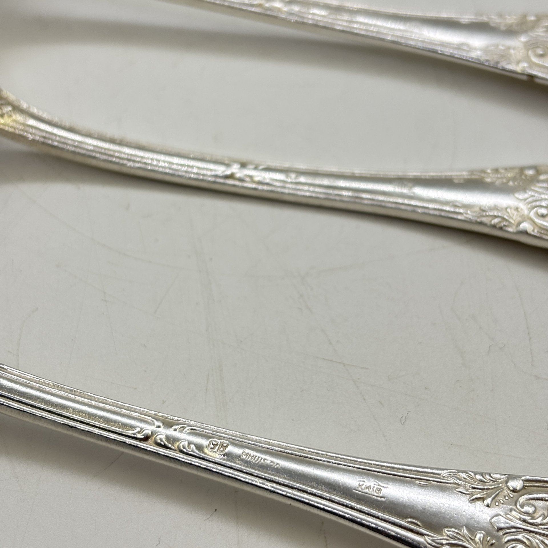 Набор из 4-х вилок с растительным декором, мНЦ (медь-никель-цинк), Киевский завод столовых приборов и посуды им. Дзержинского (ЗiД, ЗиД), СССР, 1950-1960 гг.