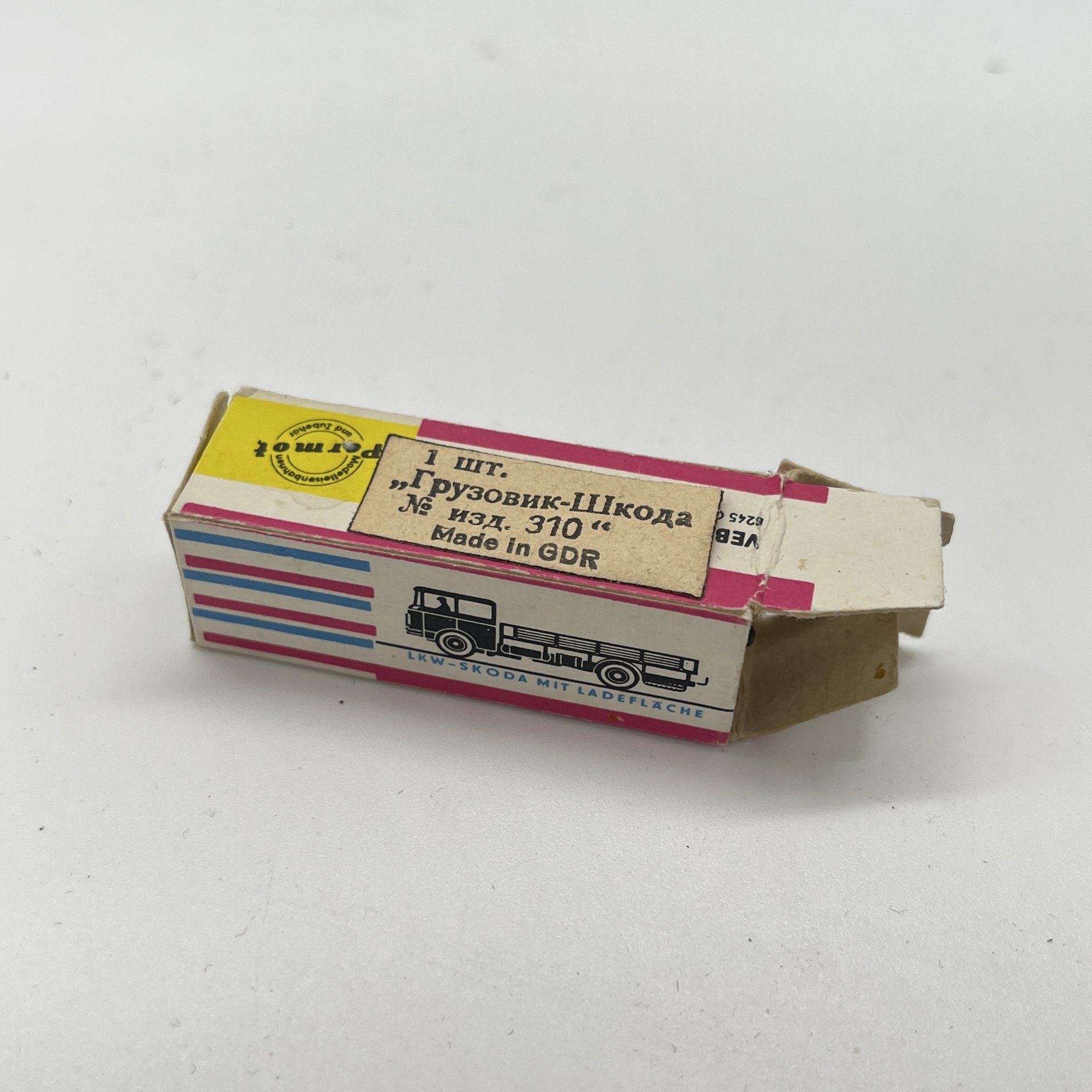 Модель автомобиля "Грузовик-Шкода" 1:180 в оригинальной упаковке, Permot