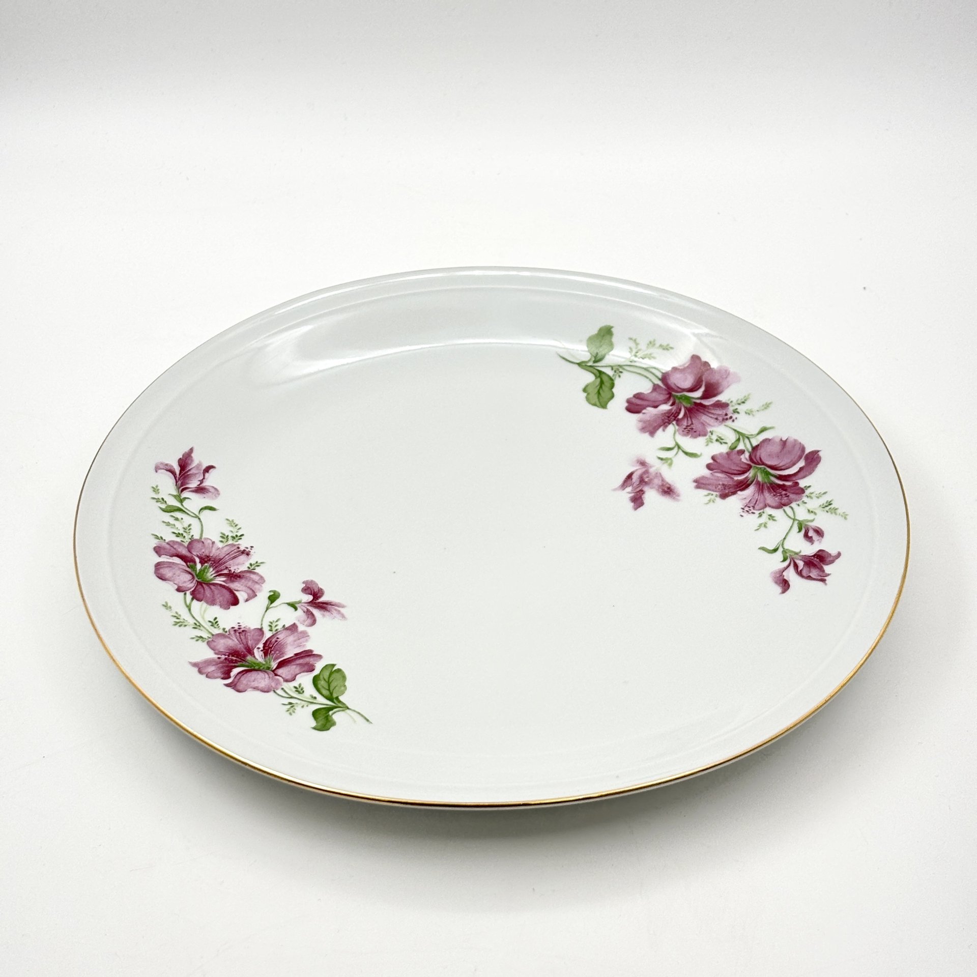 Блюдо, украшенное цветочным декором, фарфор, деколь, золочение, Freiberger Porzellan, ГДР, 1970-1995 гг.