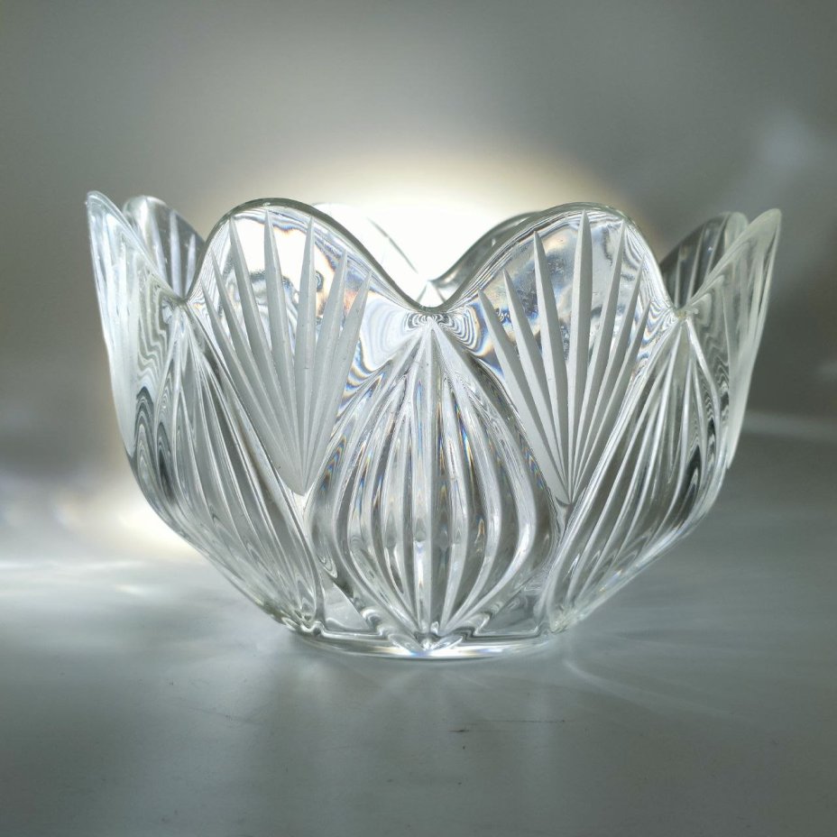 Фруктовница (конфетница) с растительным декором