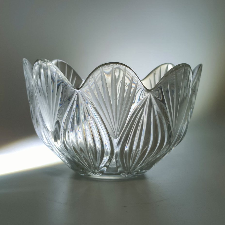 Фруктовница (конфетница) с растительным декором