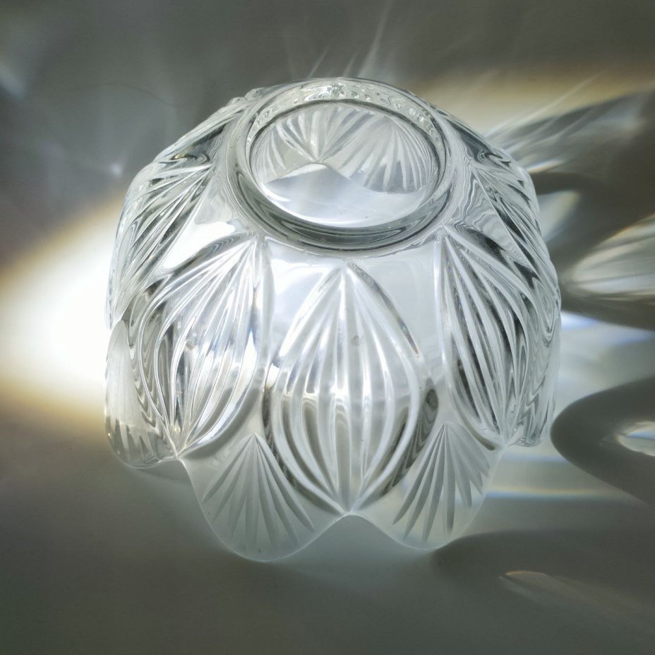 Фруктовница (конфетница) с растительным декором