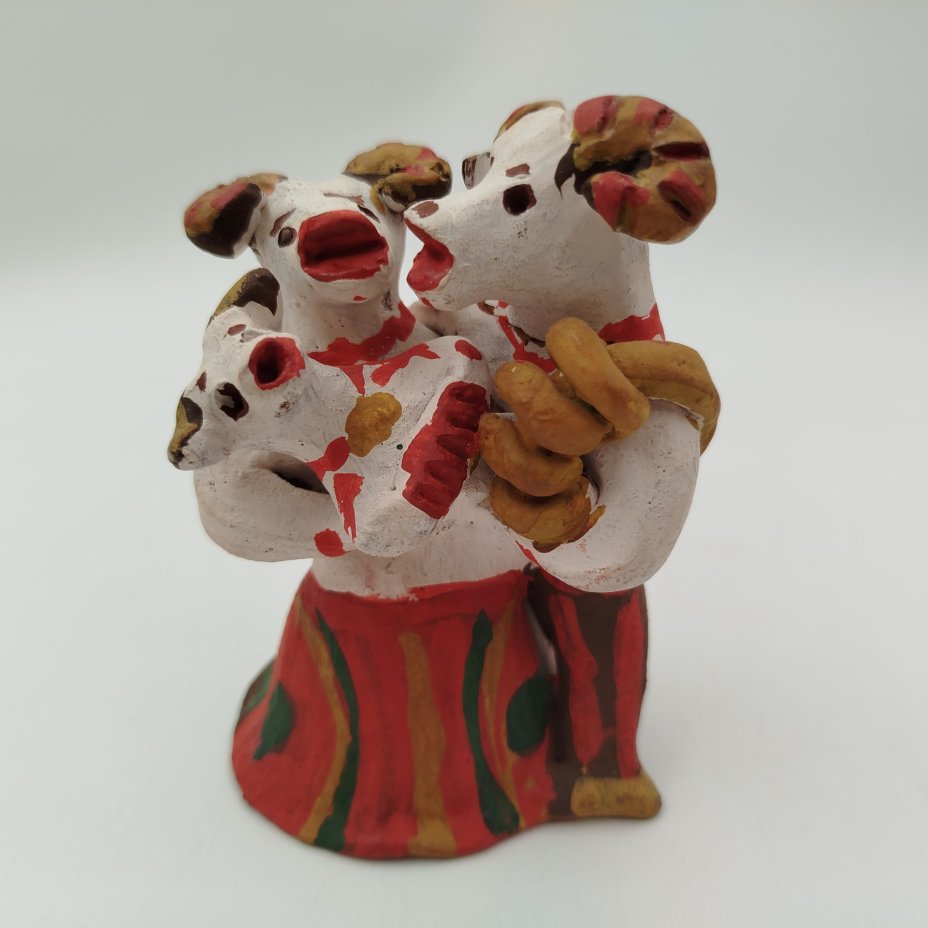 Игрушка каргопольская "Семья баранов", подпись мастера "Ш.А." (русский народный промысел), глина, роспись, СССР, 1960-1990 гг.