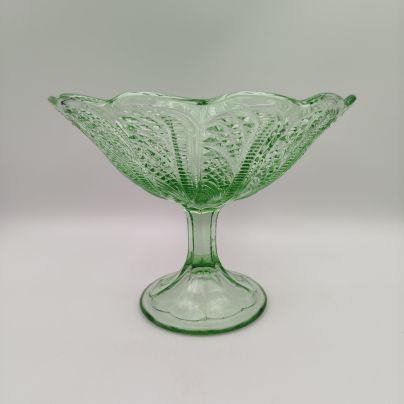 Ваза, украшенная растительным декором, стекло, пресс, СССР, 1970-1990 гг.