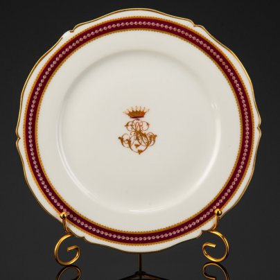 Тарелка с монограммой под короной барона, Lahoche & Pannier Escalier de Cristal Palais Royal 162, фарфор, крытье, роспись, золочение, Франция, 1852-1882 гг.