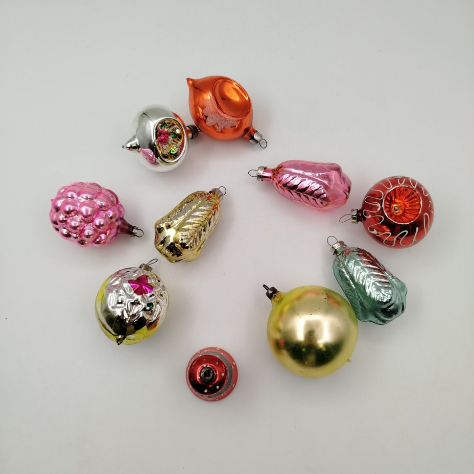 Набор ёлочных игрушек разных форм и расцветок, стекло, роспись, металл, СССР, 1970-1990 гг.