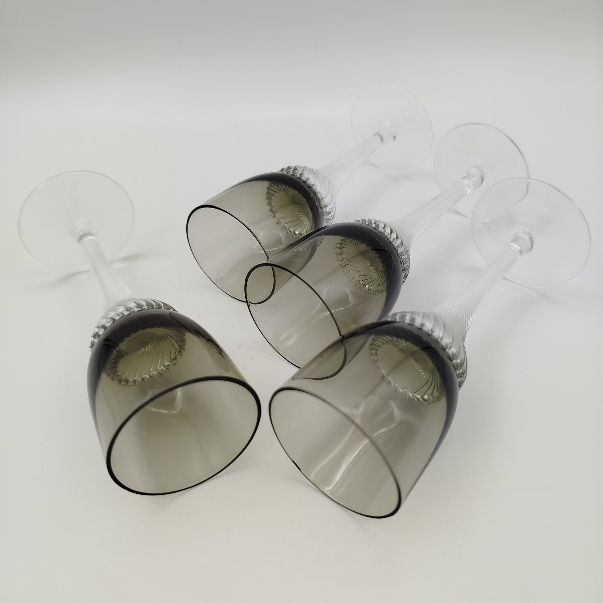 Набор из 4-х рюмок дымчатого оттенка на спиралевидной ножке, стекло, Bohemia Crystal (Bohemia Glass), Чехословакия, 1970-1980 гг., Bohemia Crystal (Bohemia Glass)