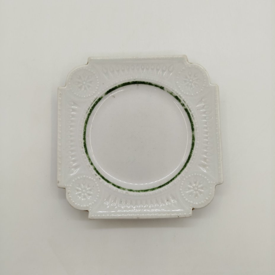 Тарелка десертная(пирожковая) с рельефным декором, фарфор, Европа, 1900-1930 гг.
