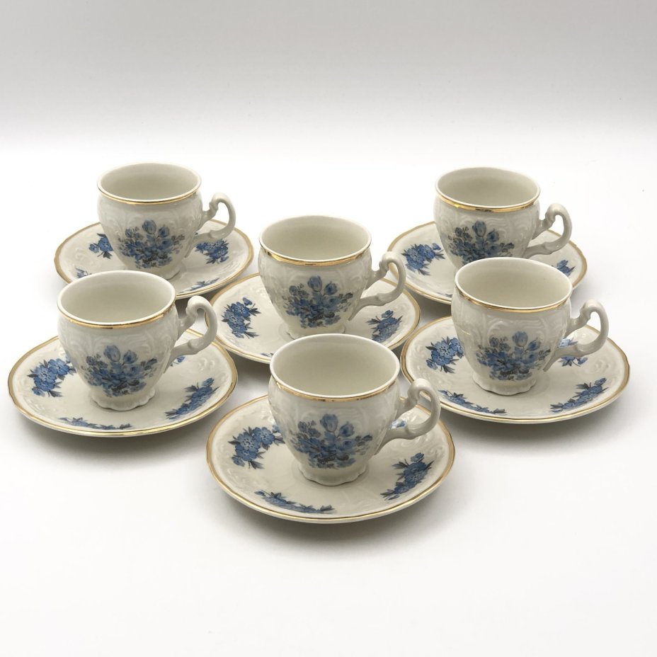 Набор кофейных пар на 6 персон цвета слоновой кости с декором в виде голубых цветов, фарфор, деколь, золочение, Bernadotte, Чехословакия, 1960-1990 гг.