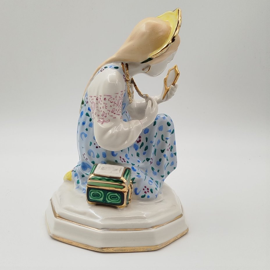 Статуэтка "Малахитовая шкатулка" ("Танюшка и тятино подаренье"), скульптор О.М. Богданова