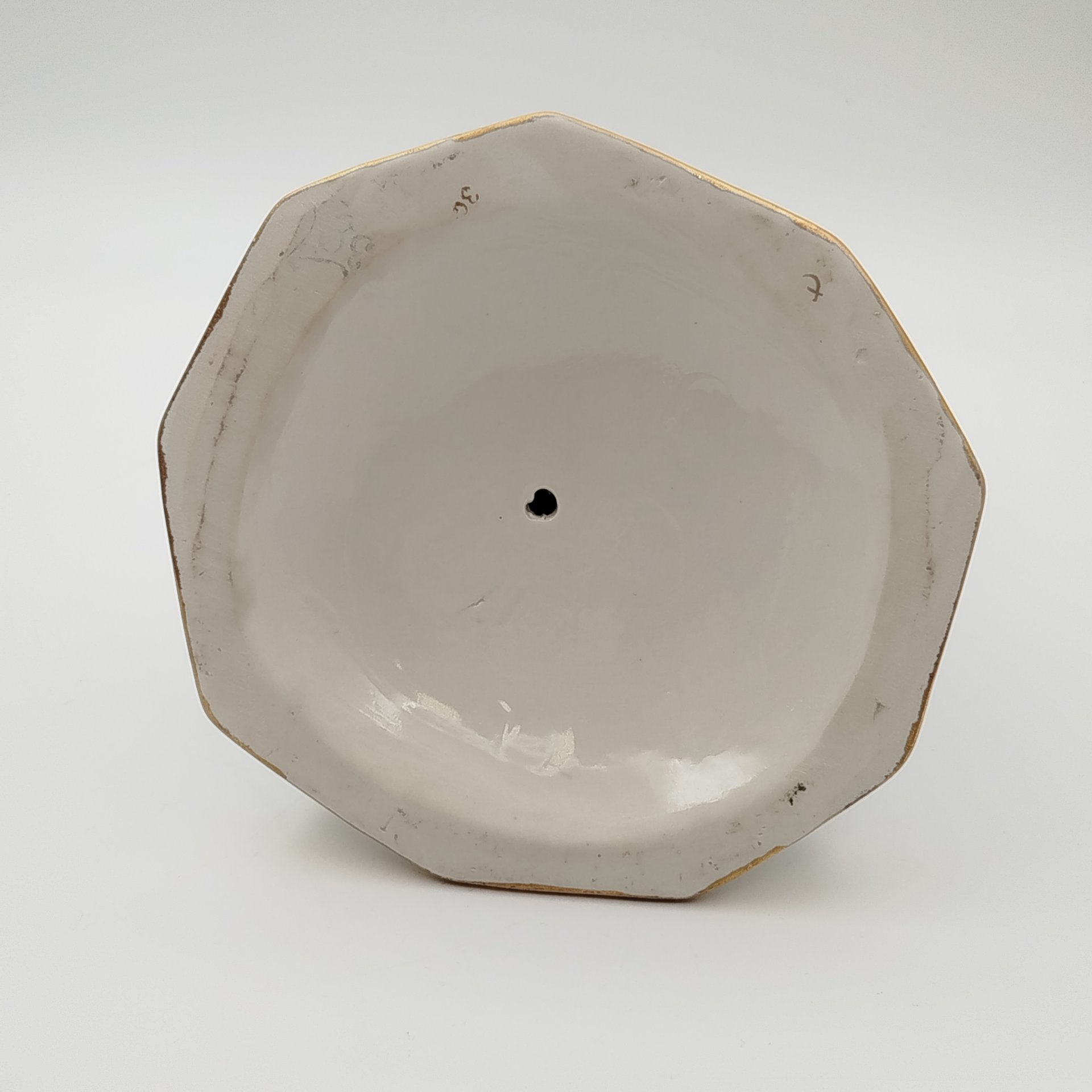 Статуэтка "Малахитовая шкатулка" ("Танюшка и тятино подаренье"), скульптор О.М. Богданова, фарфор, роспись, золочение, люстр, Ленинградский завод фарфоровых изделий (ЛЗФИ), СССР, 1956-1967 гг.