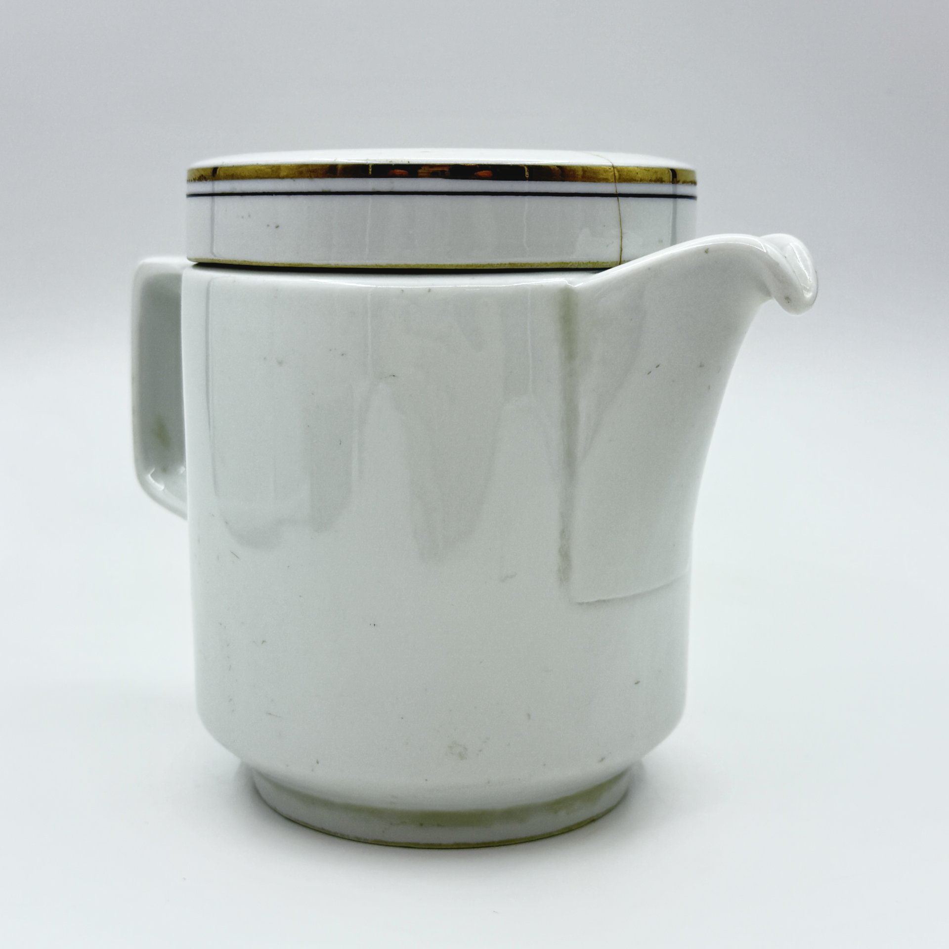 Кофейник "Ресторан", фарфор, золочение, Graf Von Henneberg Porzellan, 1777 Jlmenau, ГДР, 1973-1977 гг., Graf Von Henneberg Porzellan
