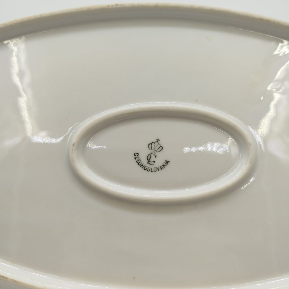 Блюдо овальной формы с растительным декором, фарфор, деколь, золочение, Concordia Lesov, Чехословакия, 1970-1991 гг.