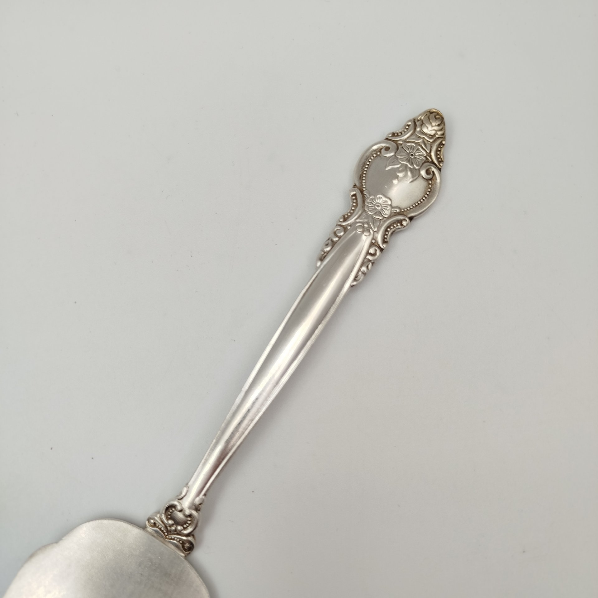 Лопатка сервировочная с растительным декором