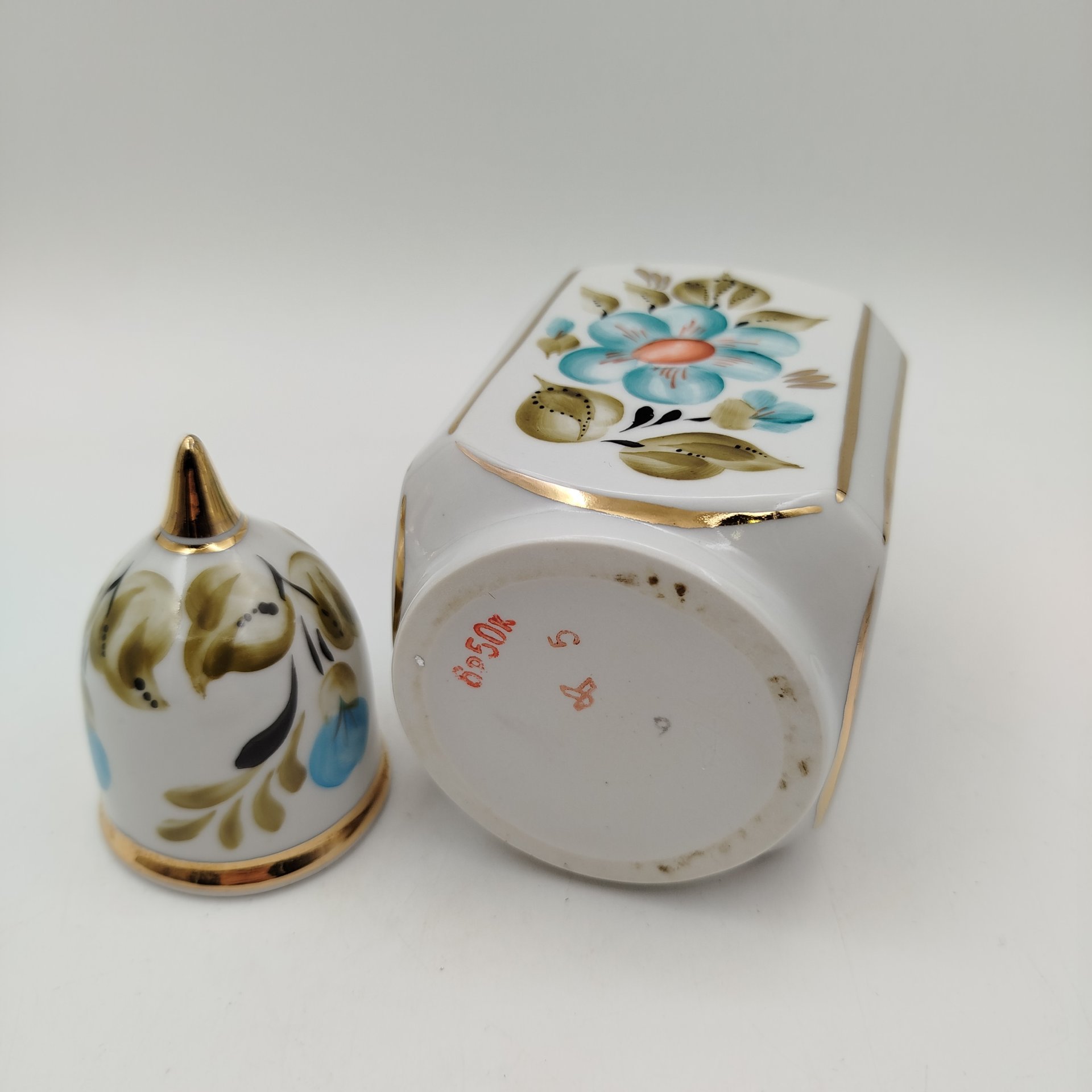 Чайница с цветочным декором, фарфор, роспись, золочение, СССР, 1970-1990 гг.