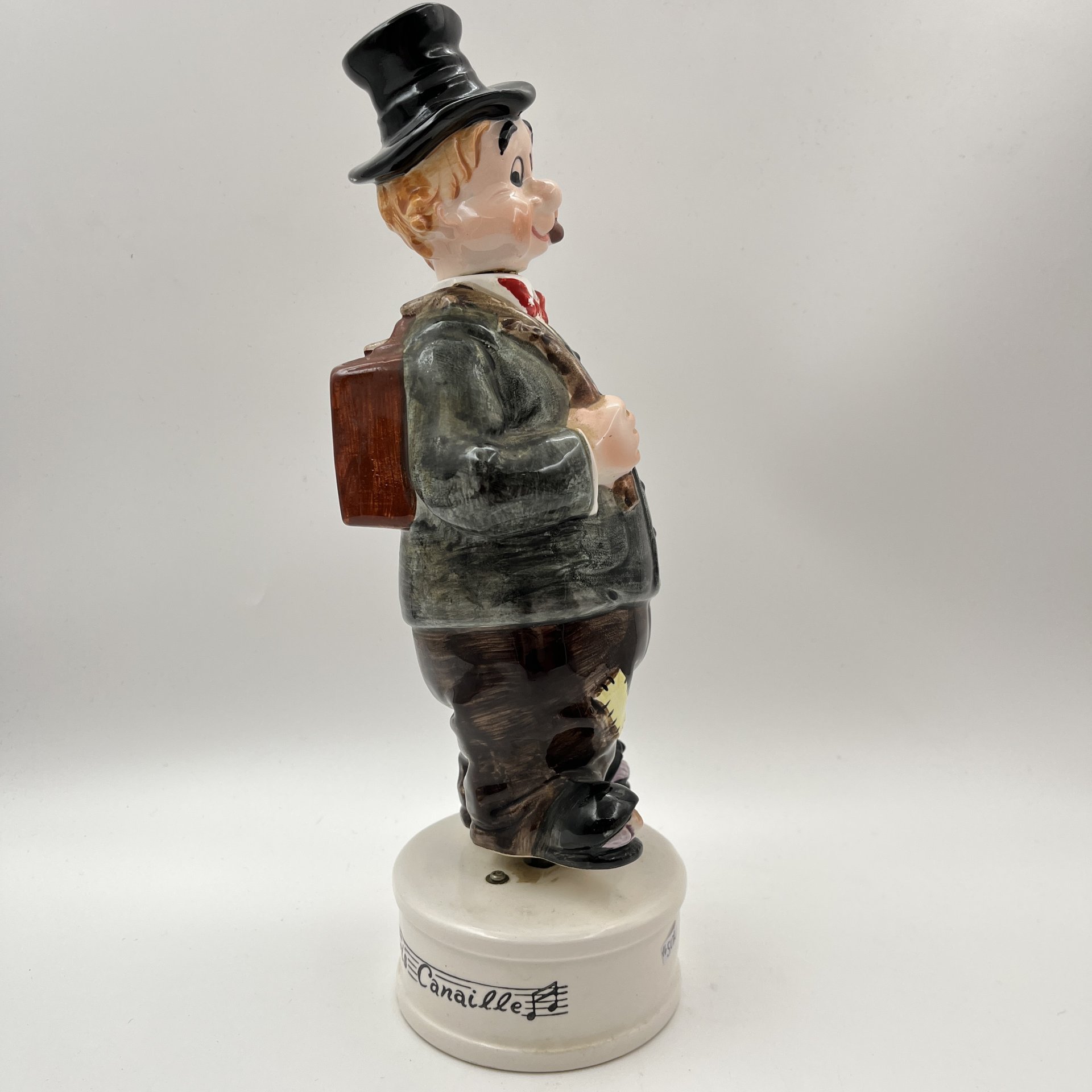 Штоф  "Путешественник", фаянс, роспись, Азия, 2000-2010 гг.