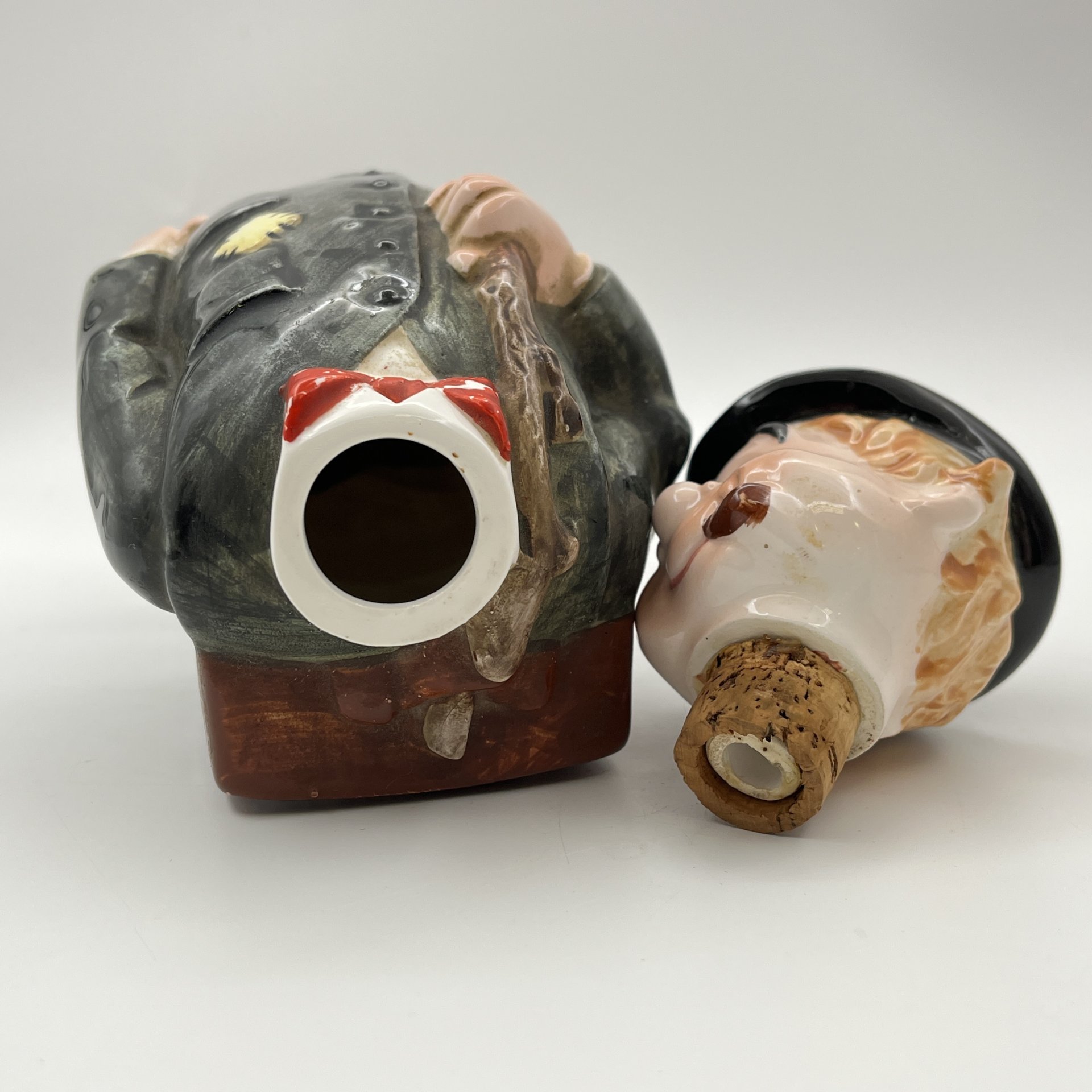 Штоф  "Путешественник", фаянс, роспись, Азия, 2000-2010 гг.