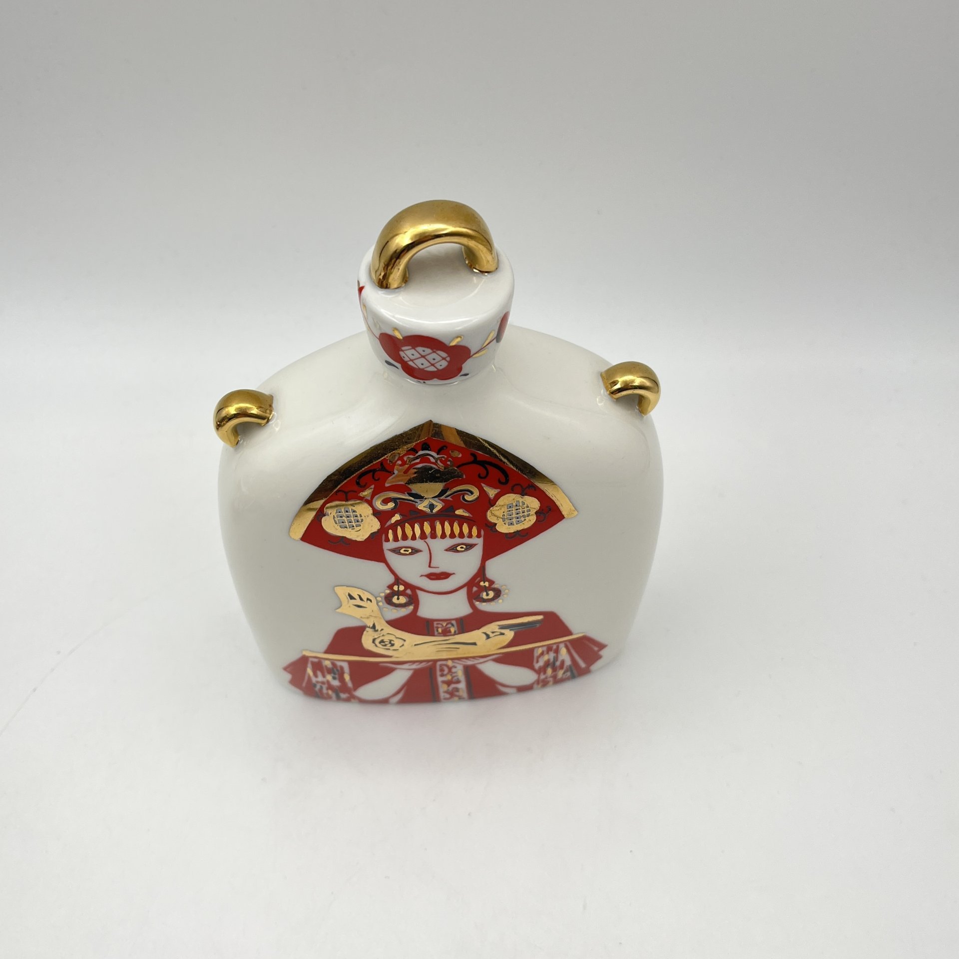 Набор для употребления спиртных напитков "Девица" (штоф и две рюмки), форма "Славянский", автор формы -  Серафима Яковлева, автор рисунка - Любовь Блак