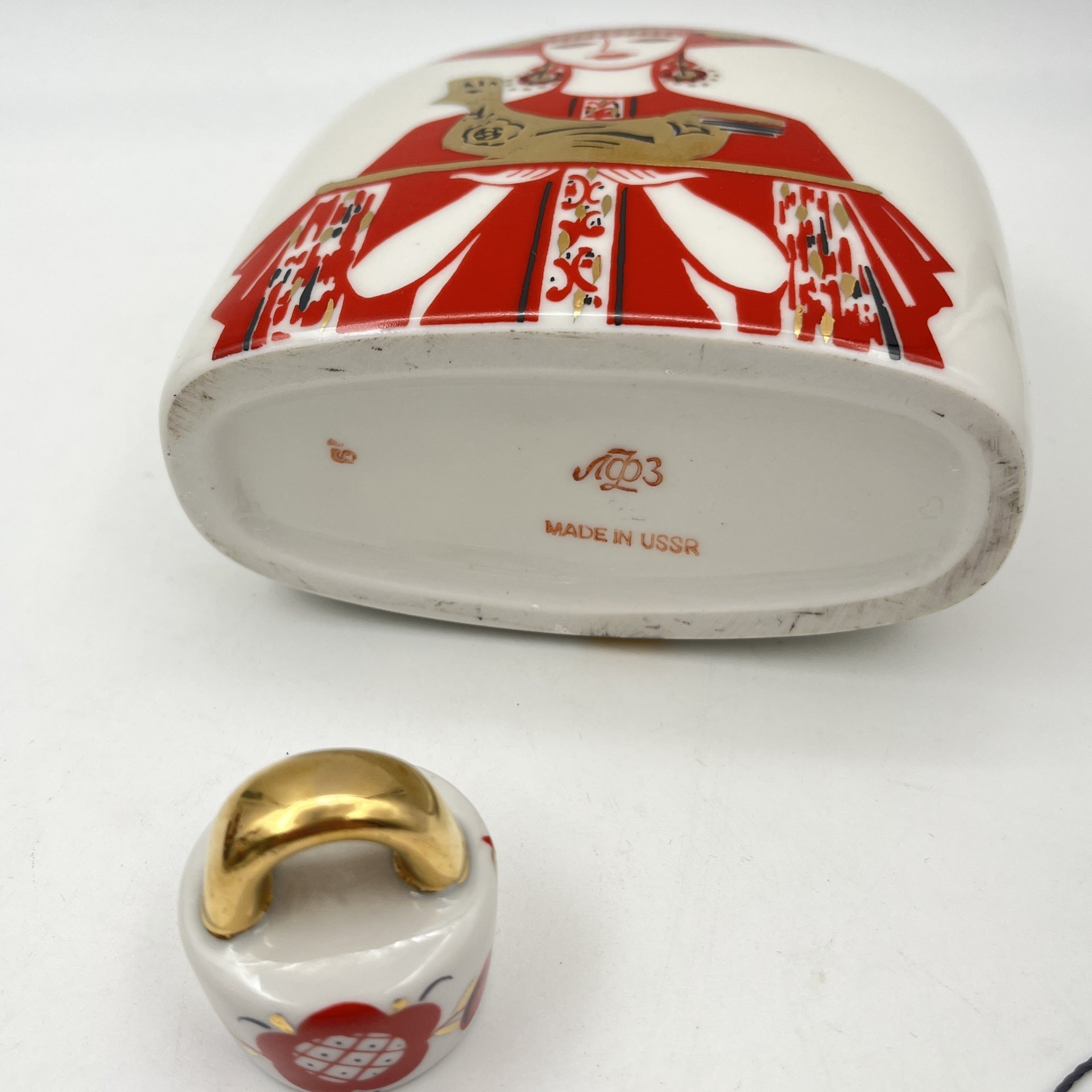 Набор для употребления спиртных напитков "Девица" (штоф и две рюмки), форма "Славянский", автор формы -  Серафима Яковлева, автор рисунка - Любовь Блак