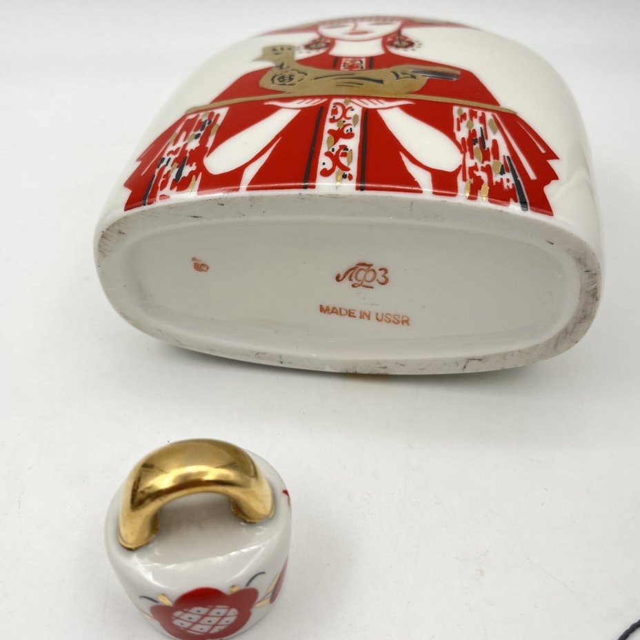 Набор для употребления спиртных напитков "Девица" (штоф и две рюмки), форма "Славянский", автор формы -  Серафима Яковлева, автор рисунка - Любовь Блак