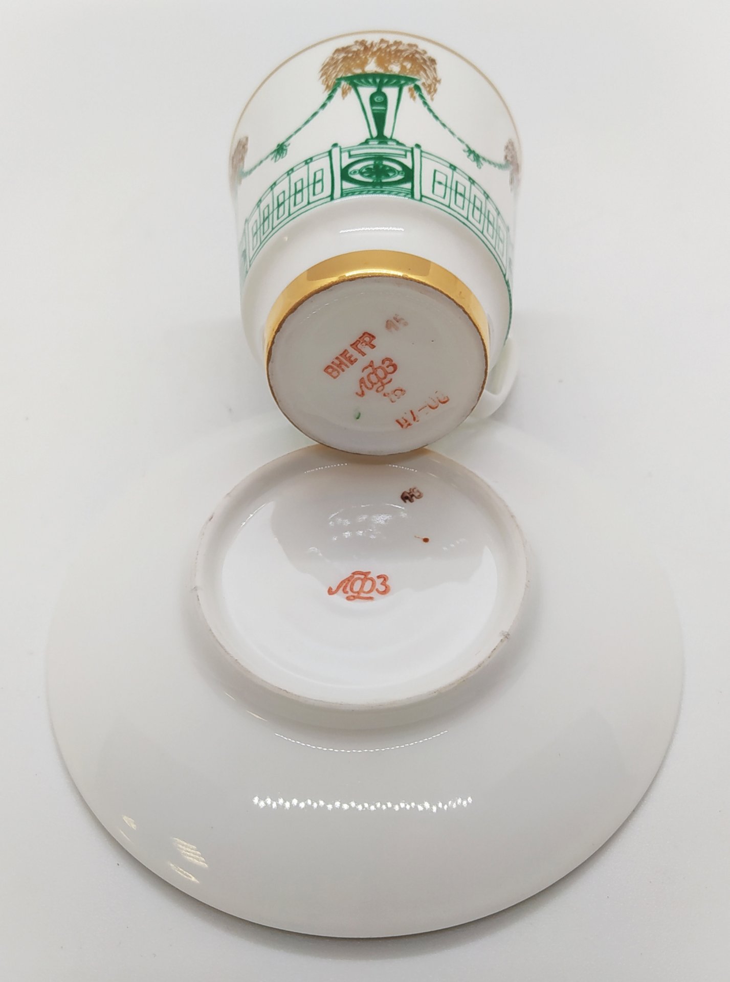 Пара кофейная с декором в виде гирлянд и вазонов, Ленинградский фарфоровый завод (ЛФЗ)