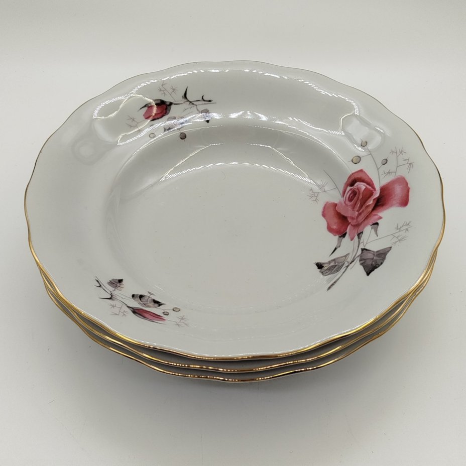 Набор из 3-х суповых тарелок, украшенных изображением роз, фарфор, деколь, золочение, Karolina (Фарфоровая мануфактура «Каролина», Польша), Польша, 1960-1980 гг.