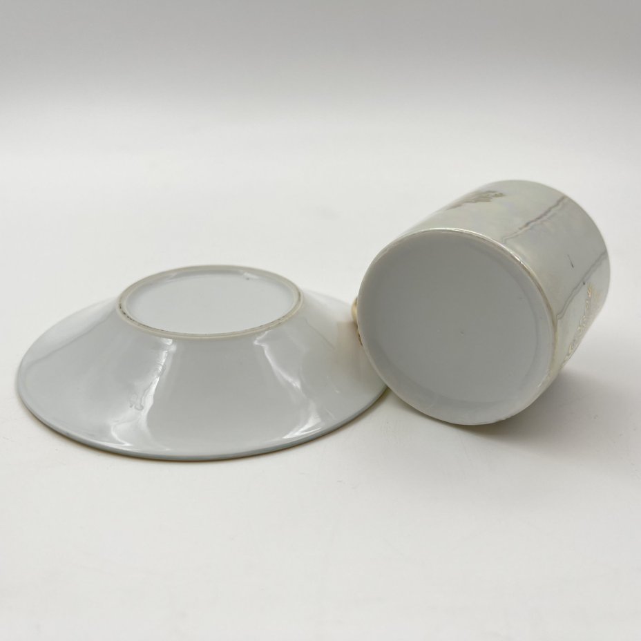 Кофейная пара, украшенная изображением танца в саду