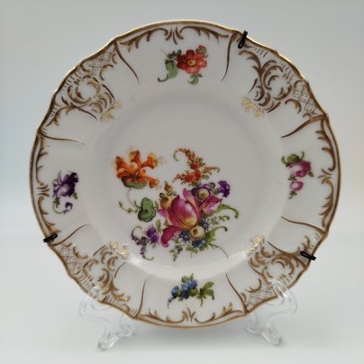 Тарелочка настенная с цветочным декором, фарфор, деколь, золочение, металл, Западная Европа, 1900-1940 гг.