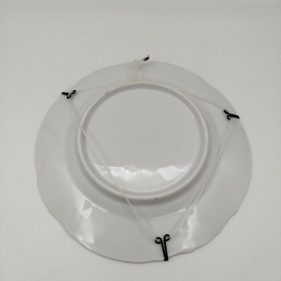 Тарелочка настенная с цветочным декором