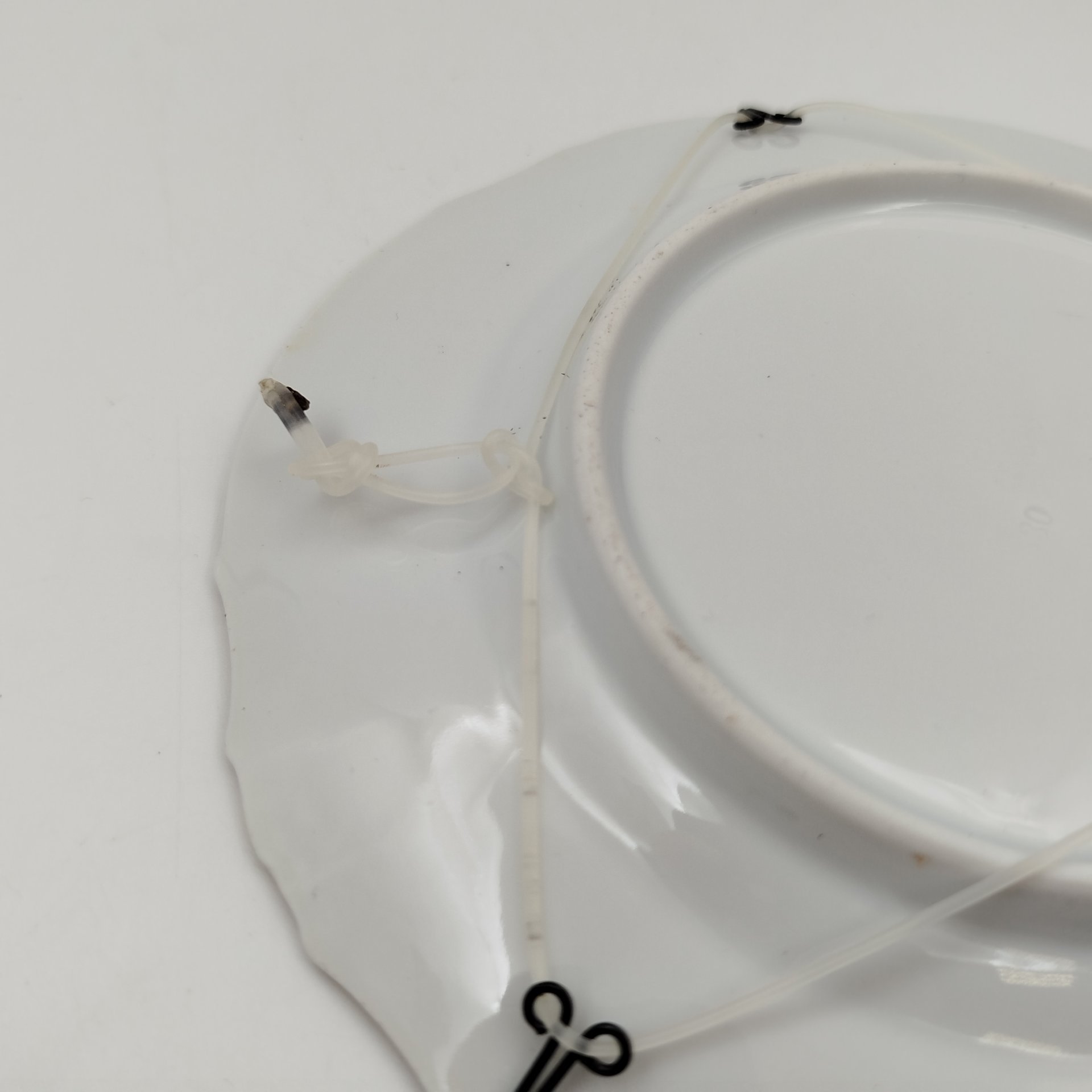 Тарелочка настенная с цветочным декором, фарфор, деколь, золочение, металл, Западная Европа, 1900-1940 гг.