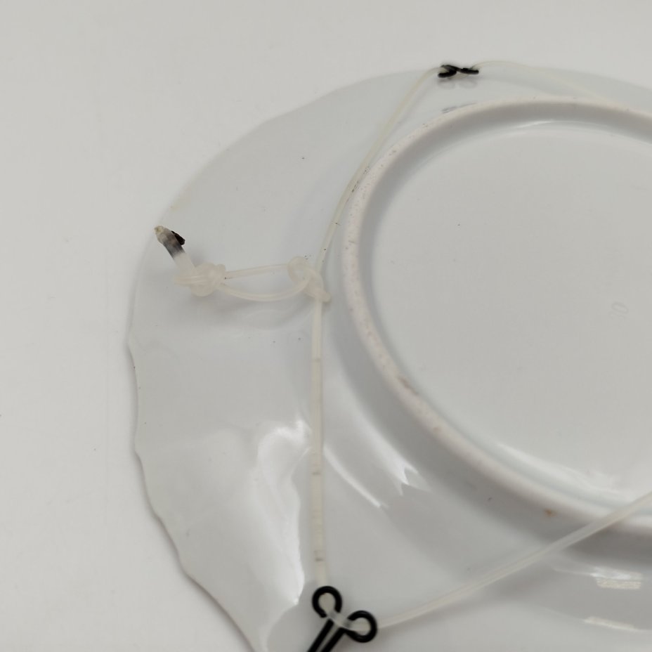 Тарелочка настенная с цветочным декором