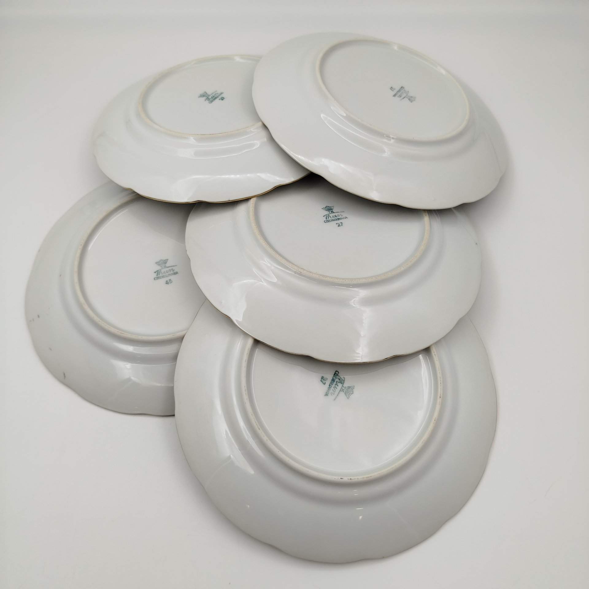 Набор десертных тарелок с цветочным декором на 5 персон, фарфор, деколь, золочение, Thun (Тун), Чехословакия, 1970-1990 гг.