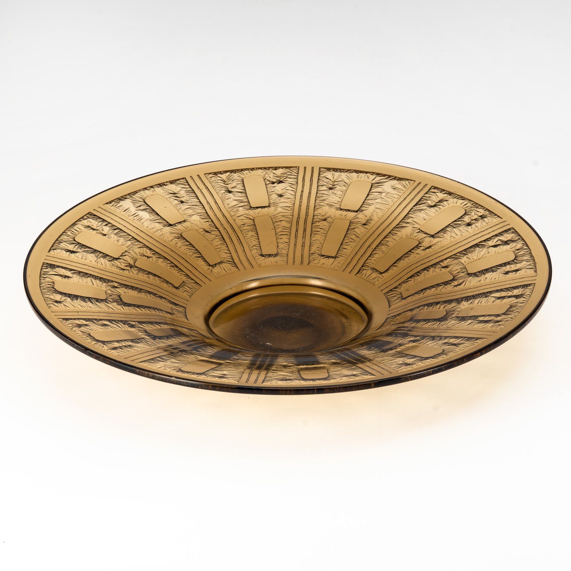 Блюдо в эффектом морозного стекла, [подпись «Verror”]