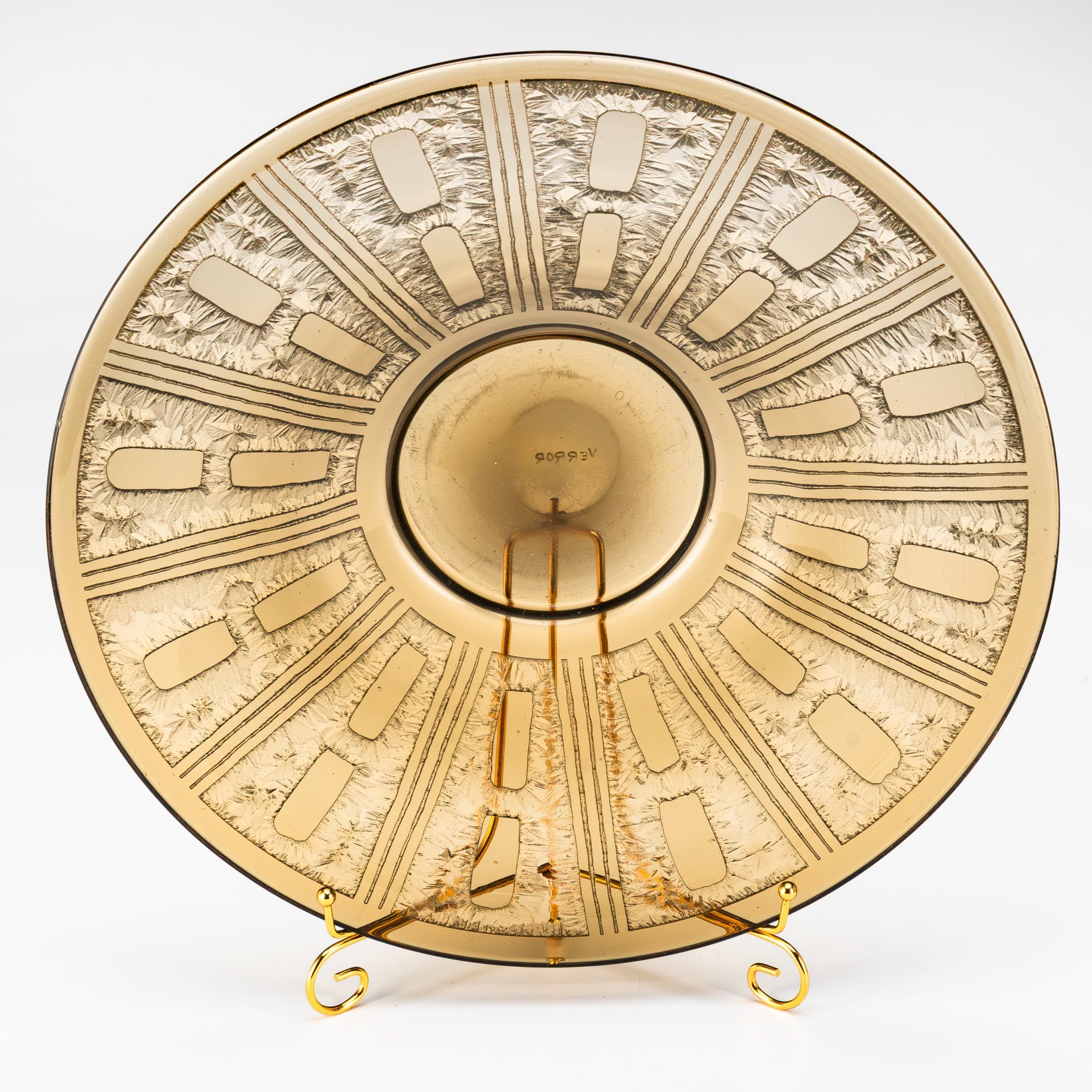 Блюдо в эффектом морозного стекла, [подпись «Verror”]